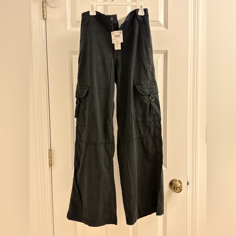 NWT American Eagle Super High Rise Baggy Wide Leg Cargo Pants black women sz 4